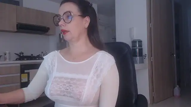 LovePaula online show from July 13, 12:44 am