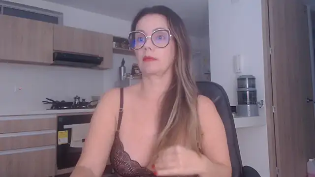 LovePaula online show from June 18, 11:04 am