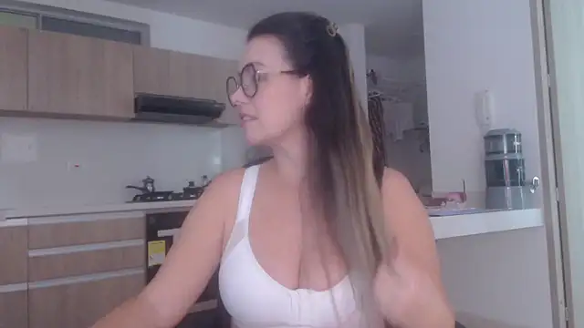 LovePaula online show from July 21, 10:43 pm