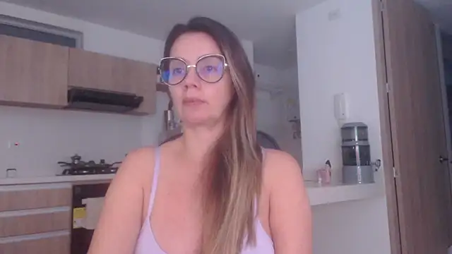 LovePaula online show from July 3, 2:06 am