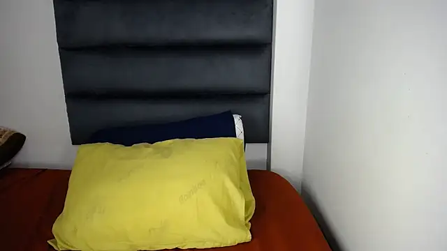 Juiceybileh online show from November 28, 8:23 pm