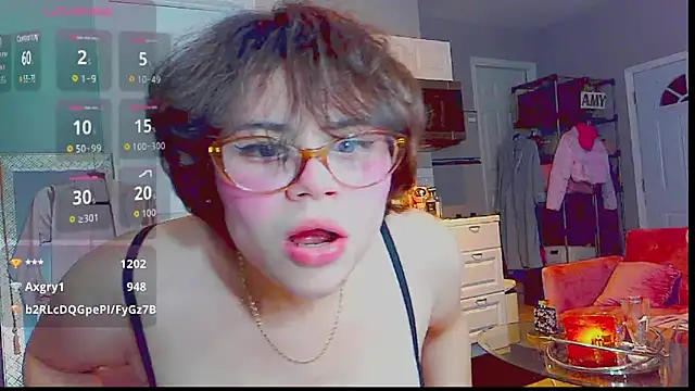 LunaMilav online show from October 2, 5:45 am