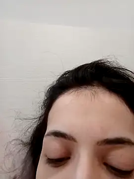 FifiHadid online show from September 22, 7:40 am