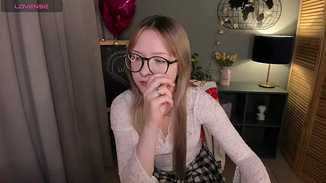 elliupp online show from October 3, 9:58 am