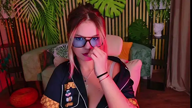 KellyHayden online show from October 14, 11:24 am