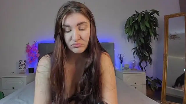 TrishaDarks online show from November 19, 7:41 am