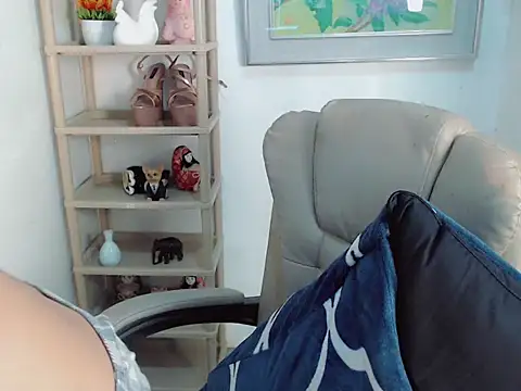 Eyes-on-me online show from June 18, 6:59 am