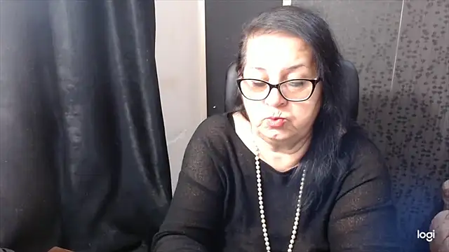 Snapshot of MissSanjanne chatting on October 5, 2:05 am MissSanjanne online show from October 5, 2:05 am