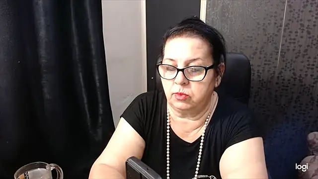 Snapshot of MissSanjanne chatting on October 20, 6:27 am MissSanjanne online show from October 20, 6:27 am