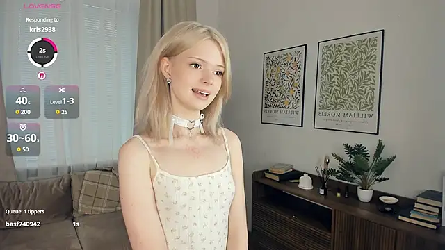 LaureMestler online show from October 19, 8:38 am