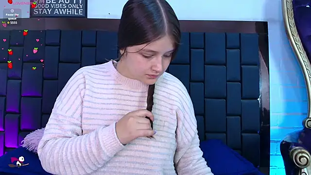 Krystal Heartss online show from October 28, 5:52 pm