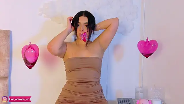 LunaOcampo  online show from January 5, 8:01 pm