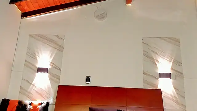 Charlotte-Smit online show from November 11, 6:38 pm