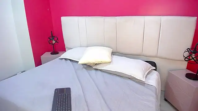 Pamela Johnsn online show from October 8, 8:35 pm