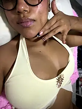 miiabrown18 online show from December 19, 10:40 am