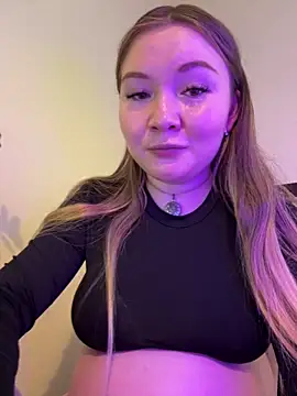 Amalie Smith online show from June 28, 4:35 pm