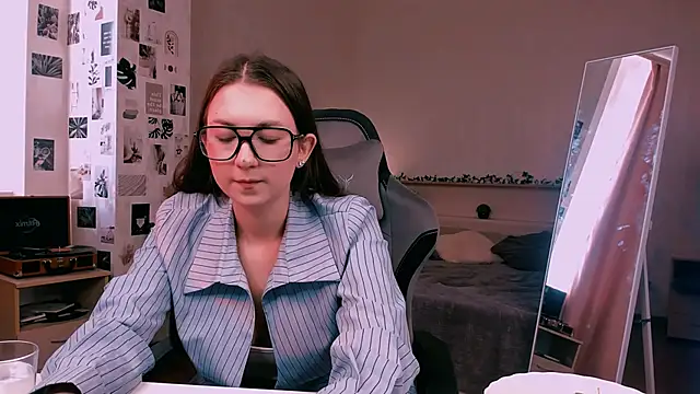 raviolly046 online show from October 7, 12:42 pm