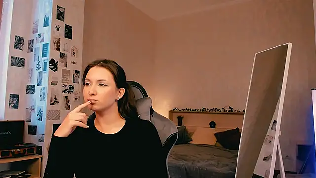 raviolly046 online show from October 3, 9:47 am