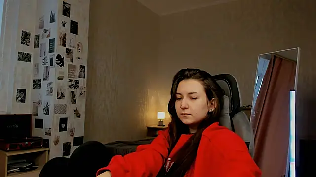 raviolly046 online show from October 12, 8:39 am