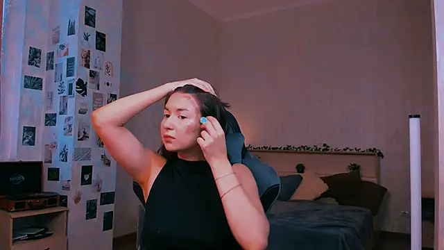 raviolly046 online show from October 29, 9:35 am