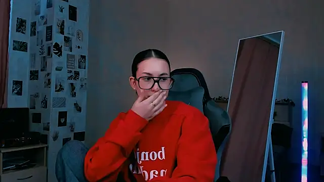 raviolly046 online show from October 1, 1:38 pm