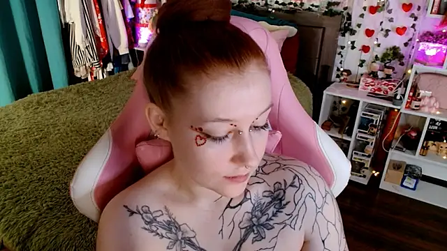 Ayla Hicks online show from March 19, 4:17 am