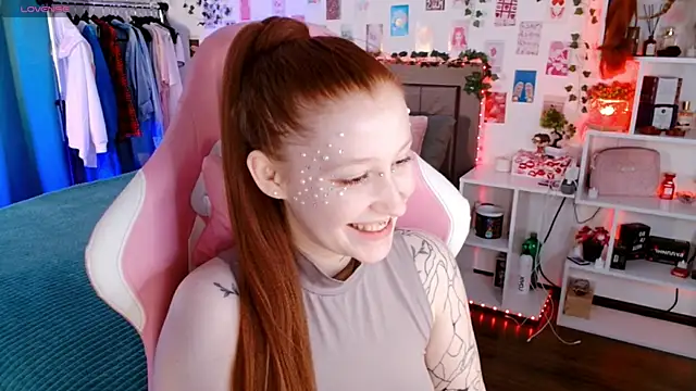 Ayla Hicks online show from November 24, 7:05 pm