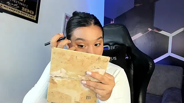 Tamara Johnss  online show from November 14, 2:44 am