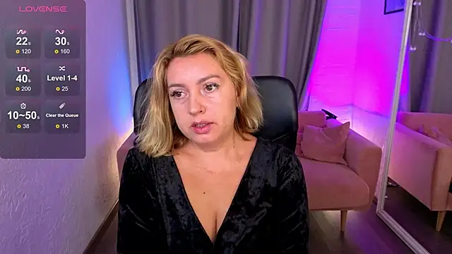 Mia Bloomie online show from September 25, 5:50 am