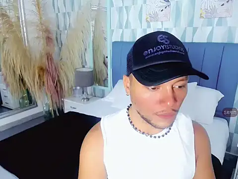 Max Rivers online show from November 4, 7:19 pm