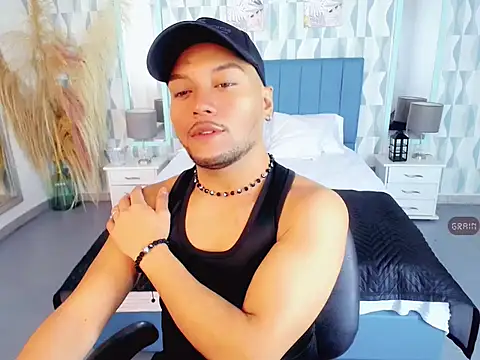 Max Rivers online show from October 26, 7:20 pm