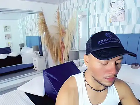 Max Rivers online show from November 2, 7:06 pm