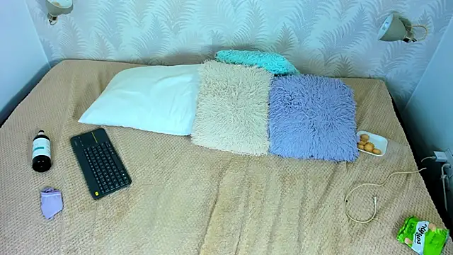 Annie Evenss online show from September 27, 5:14 am