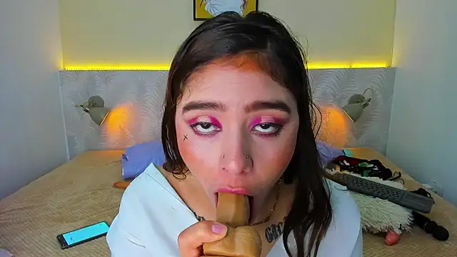 Annie Evenss online show from October 20, 4:59 am