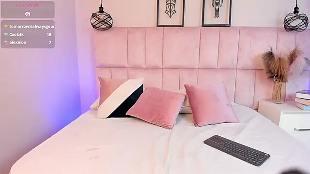 Charlotte hall  online show from December 5, 4:01 am