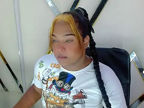 AuroraRoss online show from November 8, 7:52 pm