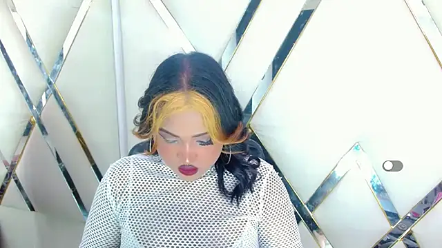 AuroraRoss online show from November 6, 7:20 pm