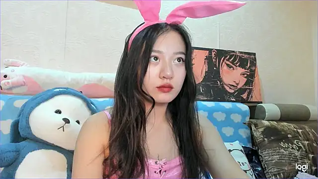 moonglow  online show from October 13, 3:47 pm