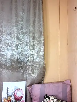 Caramel102004 online show from October 2, 11:10 pm