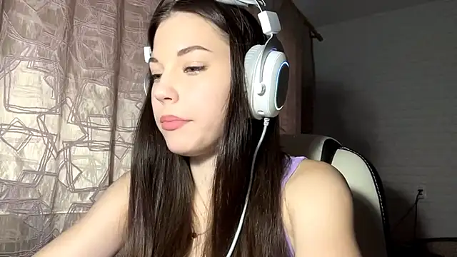 Tyrira glow online show from October 20, 1:03 pm