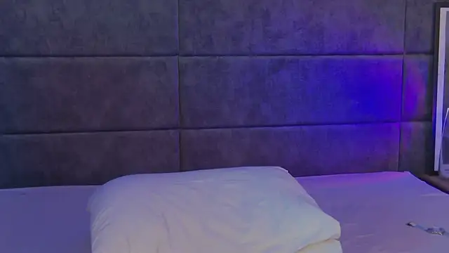 Luna Olsen online show from October 19, 8:00 pm