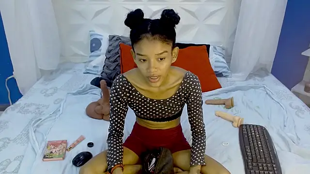 adisson petite1 online show from January 6, 11:30 pm