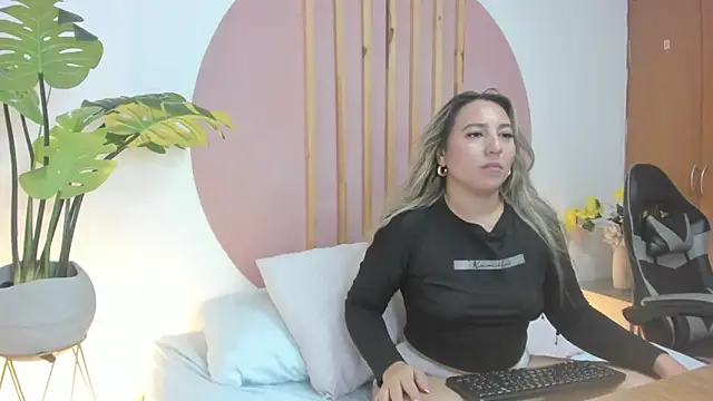 kiara mirren online show from September 30, 5:24 am