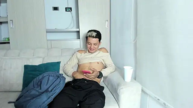 skygirls  online show from October 15, 3:47 pm