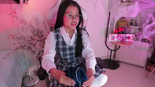 Zoe Skyler online show from October 29, 5:15 pm