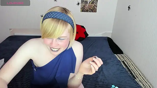 Cattie w  online show from October 31, 2:24 am