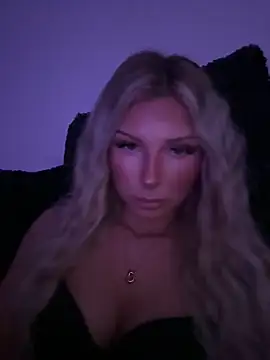 blondeeee online show from April 2, 3:31 pm