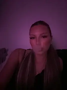 blondeeee online show from February 25, 6:39 pm