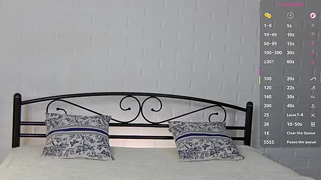 KariDollar online show from March 6, 9:10 pm