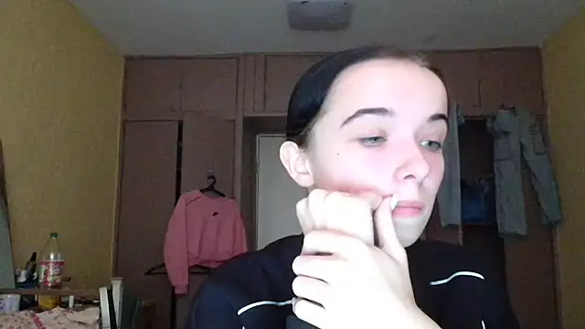 Emilia Light online show from October 18, 9:12 am